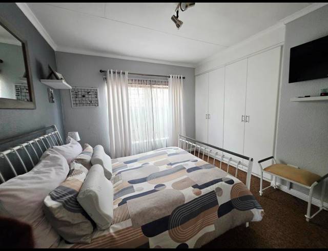 2 BEDROOM HOUSE FOR SALE IN POMONA